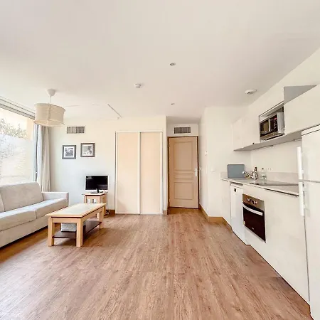 Lumineux F2 Avec Terrasse & Piscine, Frejus-port * Fréjus