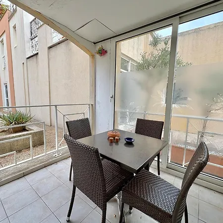Lumineux F2 Avec Terrasse & Piscine, Frejus-port