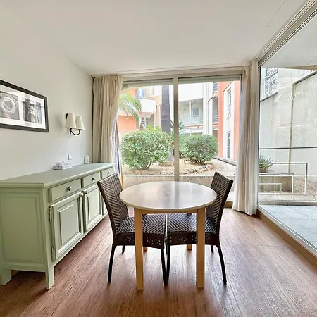 Apartment Lumineux F2 Avec Terrasse & Piscine, Frejus-port